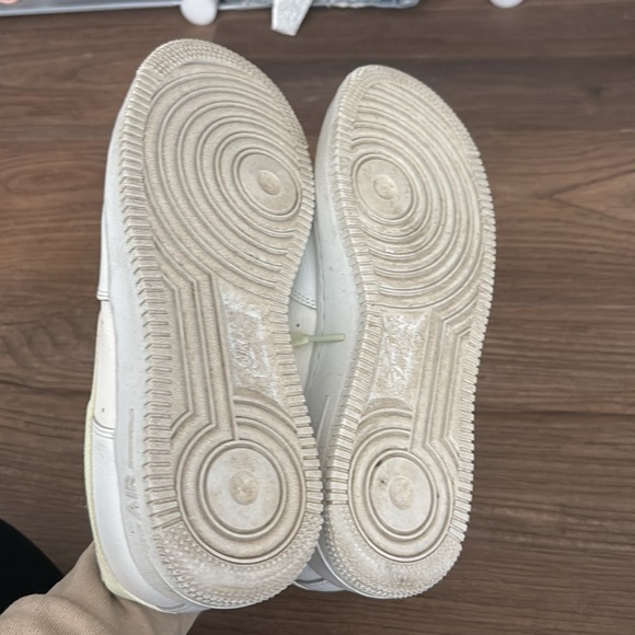 Used nikes - Picture 2 of 3